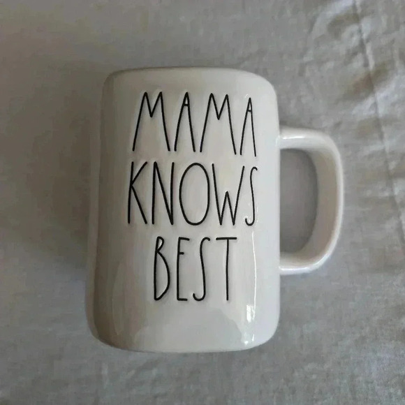 Rae Dunn Other - Rae Dunn Mama Knows Best Mug